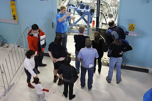 ASopenday2013nm_beamlineMX_2102web.jpg